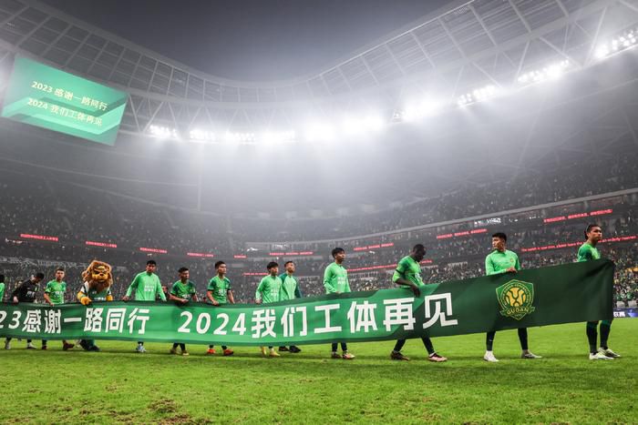 松本良人冷笑着说：对了，你们掳走的那两人，他们的家人已经来东京了，我希望你让这两人死的惨烈一点，等警方找到他们俩尸体的时候，现场越惨越好，他们死的越惨，他们的家人就会越愤怒，这件事就会更加精彩。